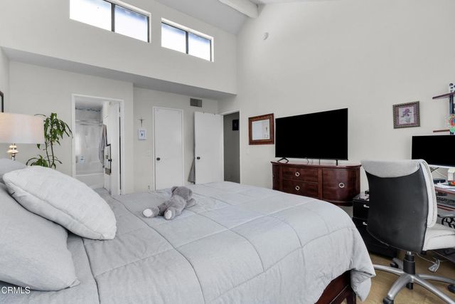 19431 Sherman Way 6, Reseda, CA 91335