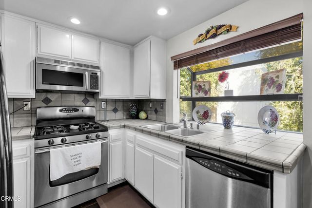 19431 Sherman Way 6, Reseda, CA 91335