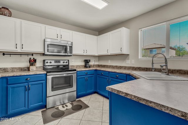 31339 N BLACKFOOT Drive, San Tan Valley, AZ 85143