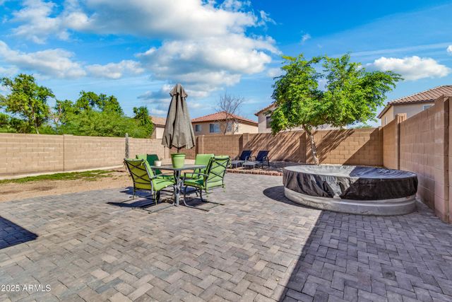 31339 N BLACKFOOT Drive, San Tan Valley, AZ 85143