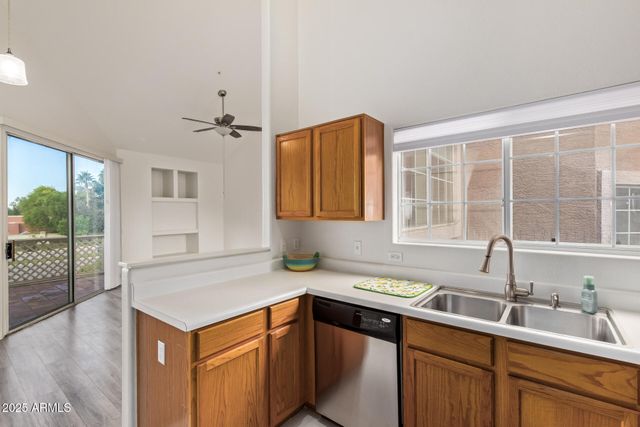 1633 E LAKESIDE Drive 66, Gilbert, AZ 85234