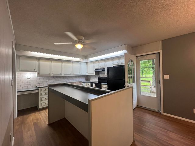 5089 County Road 4610, Pomona, MO 65789