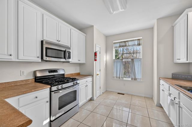 40 Cornwall Lane, Middletown, NY 10940