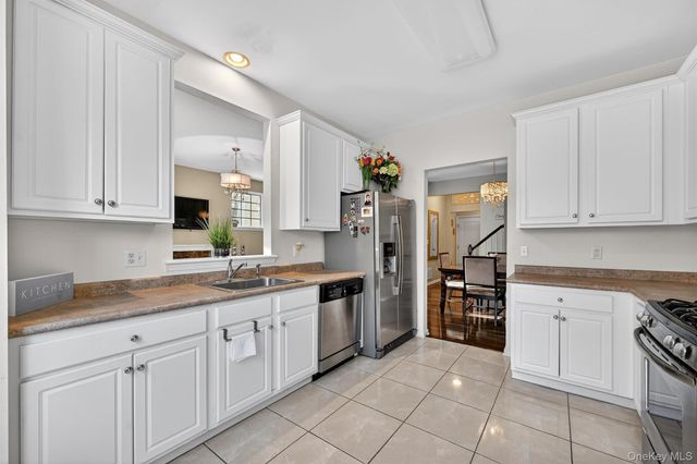 40 Cornwall Lane, Middletown, NY 10940