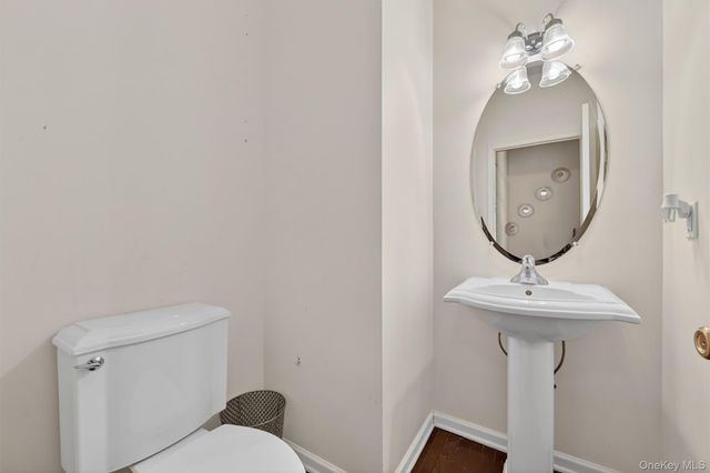 40 Cornwall Lane, Middletown, NY 10940