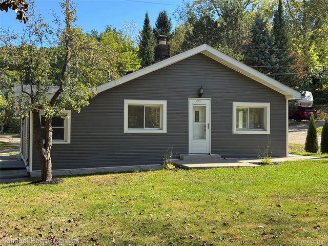 4915 Clarkston Road, Independence Charter Township, MI 48348