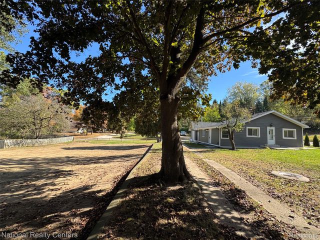 4915 Clarkston Road, Independence Charter Township, MI 48348