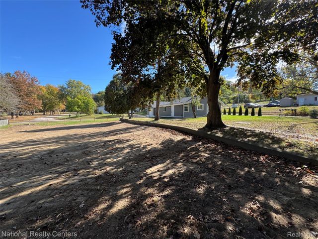 4915 Clarkston Road, Independence Charter Township, MI 48348