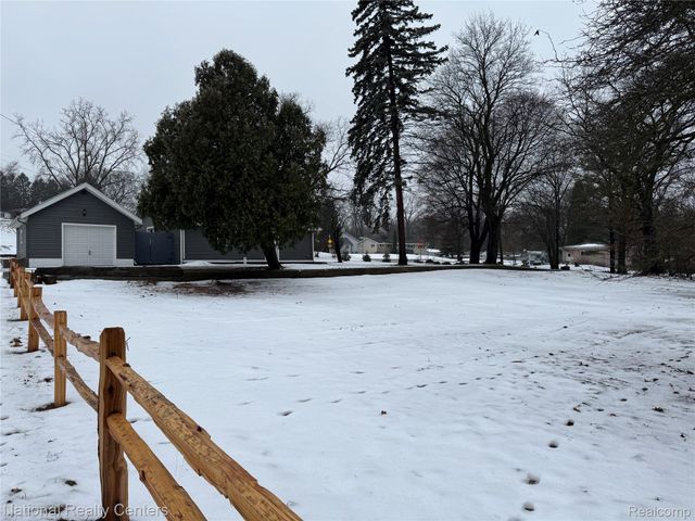 4915 Clarkston Road, Independence Charter Township, MI 48348