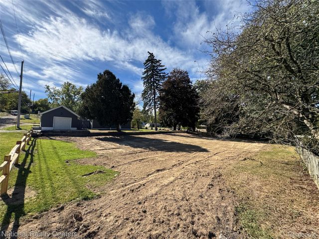 4915 Clarkston Road, Independence Charter Township, MI 48348