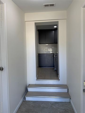 4915 Clarkston Road, Independence Charter Township, MI 48348