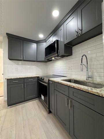 4915 Clarkston Road, Independence Charter Township, MI 48348