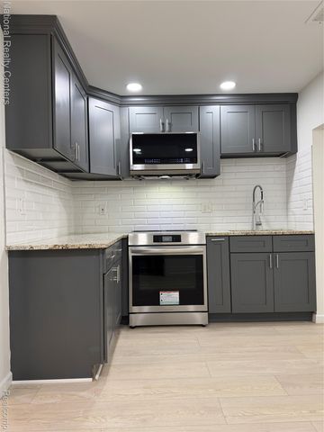 4915 Clarkston Road, Independence Charter Township, MI 48348