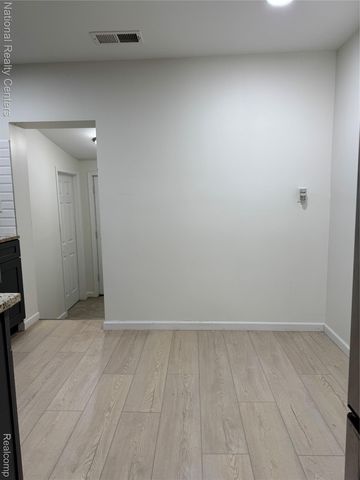 4915 Clarkston Road, Independence Charter Township, MI 48348