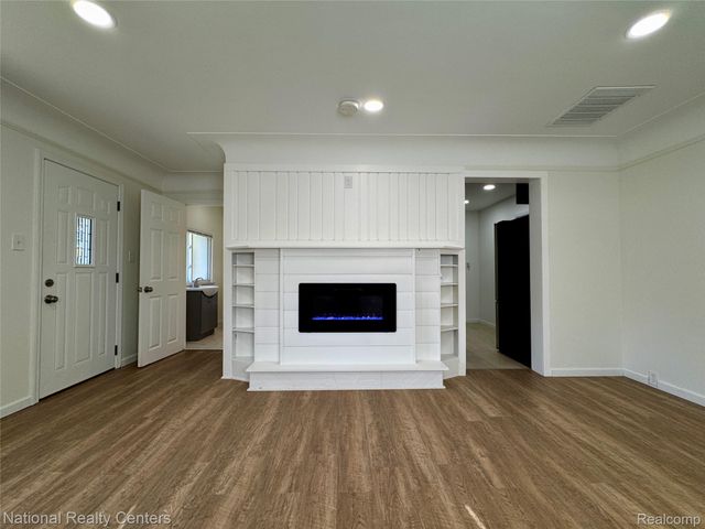 4915 Clarkston Road, Independence Charter Township, MI 48348