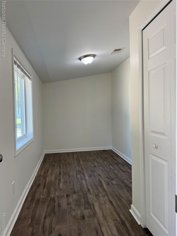 4915 Clarkston Road, Independence Charter Township, MI 48348