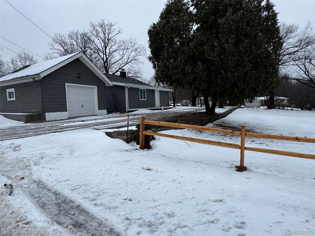 4915 Clarkston Road, Independence Charter Township, MI 48348