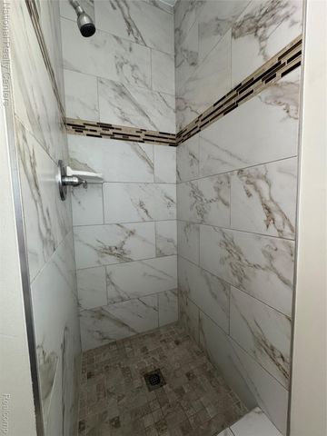 4915 Clarkston Road, Independence Charter Township, MI 48348