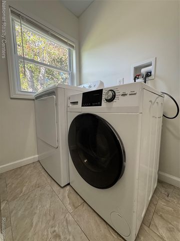 4915 Clarkston Road, Independence Charter Township, MI 48348