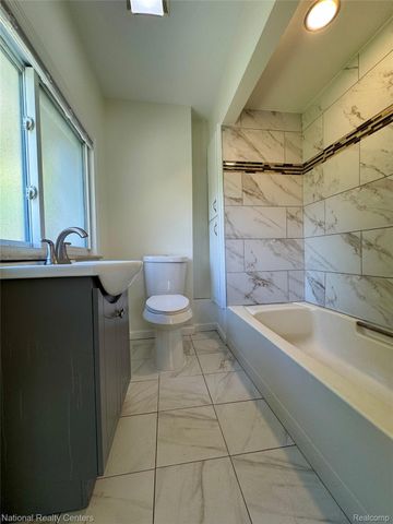 4915 Clarkston Road, Independence Charter Township, MI 48348