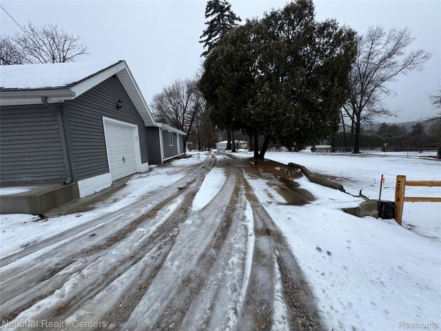 4915 Clarkston Road, Independence Charter Township, MI 48348