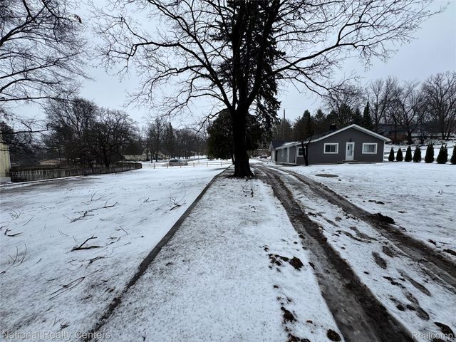 4915 Clarkston Road, Independence Charter Township, MI 48348