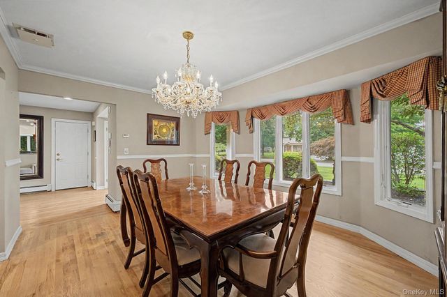 6 Field Daisy Lane, East Northport, NY 11731