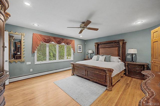 6 Field Daisy Lane, East Northport, NY 11731