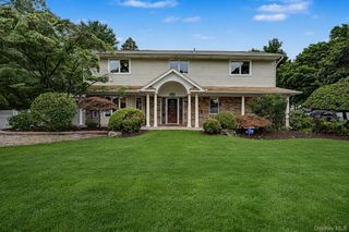 6 Field Daisy Lane, East Northport, NY 11731
