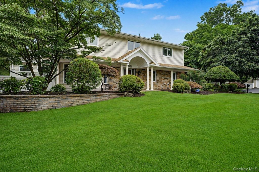 6 Field Daisy Lane, East Northport, NY 11731 — photo 3