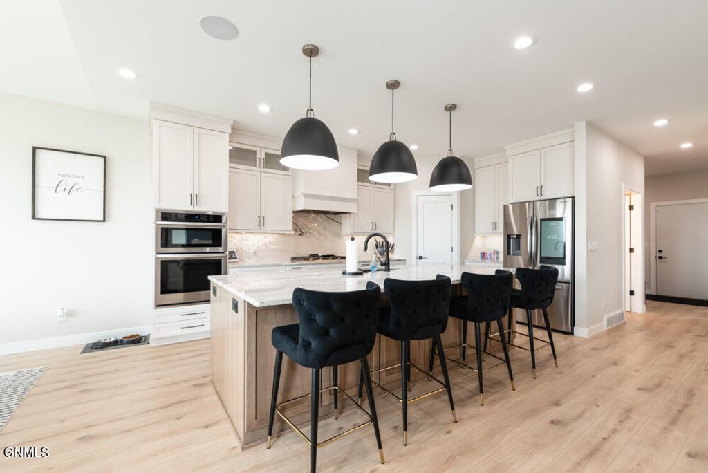 3305 Bay Shore Bend SE, Mandan, ND 58554 photo 11