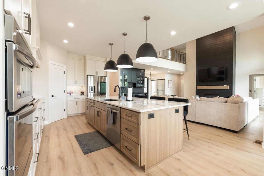 3305 Bay Shore Bend SE, Mandan, ND 58554 photo 12