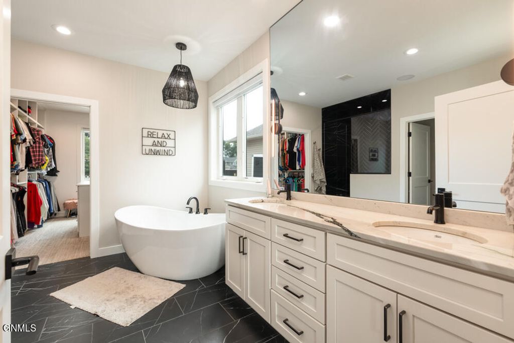 3305 Bay Shore Bend SE, Mandan, ND 58554 photo 23