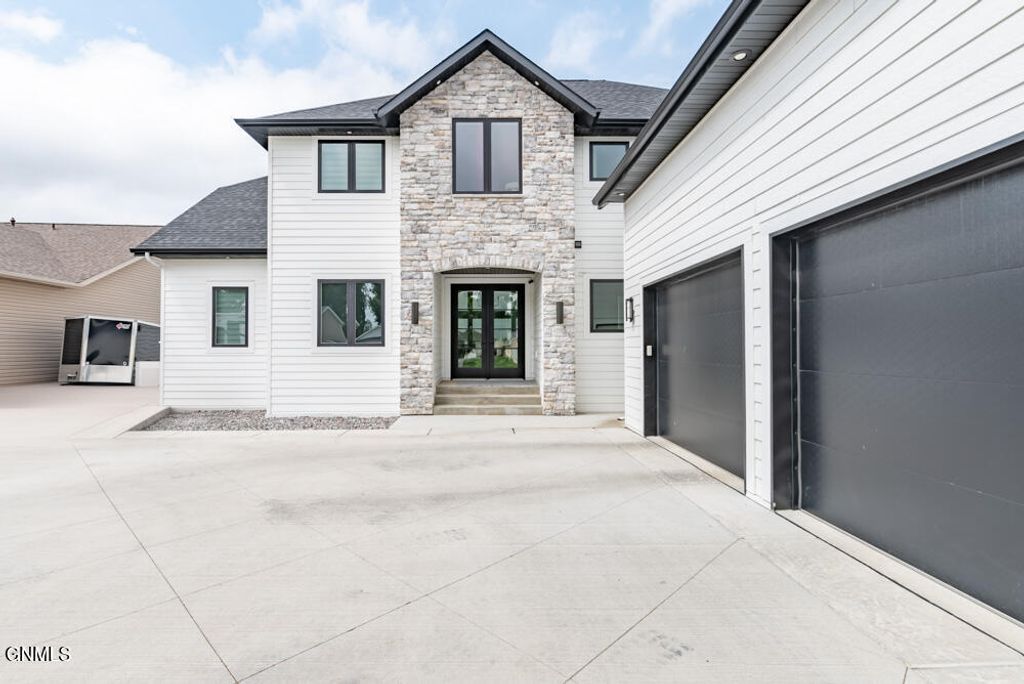 3305 Bay Shore Bend SE, Mandan, ND 58554 photo 4