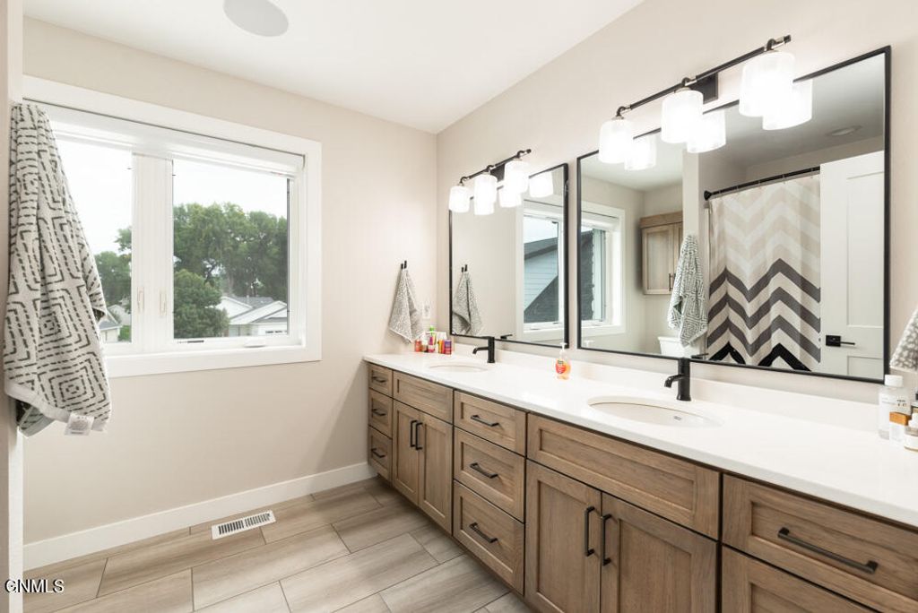 3305 Bay Shore Bend SE, Mandan, ND 58554 photo 46