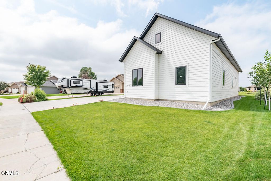 3305 Bay Shore Bend SE, Mandan, ND 58554 photo 56