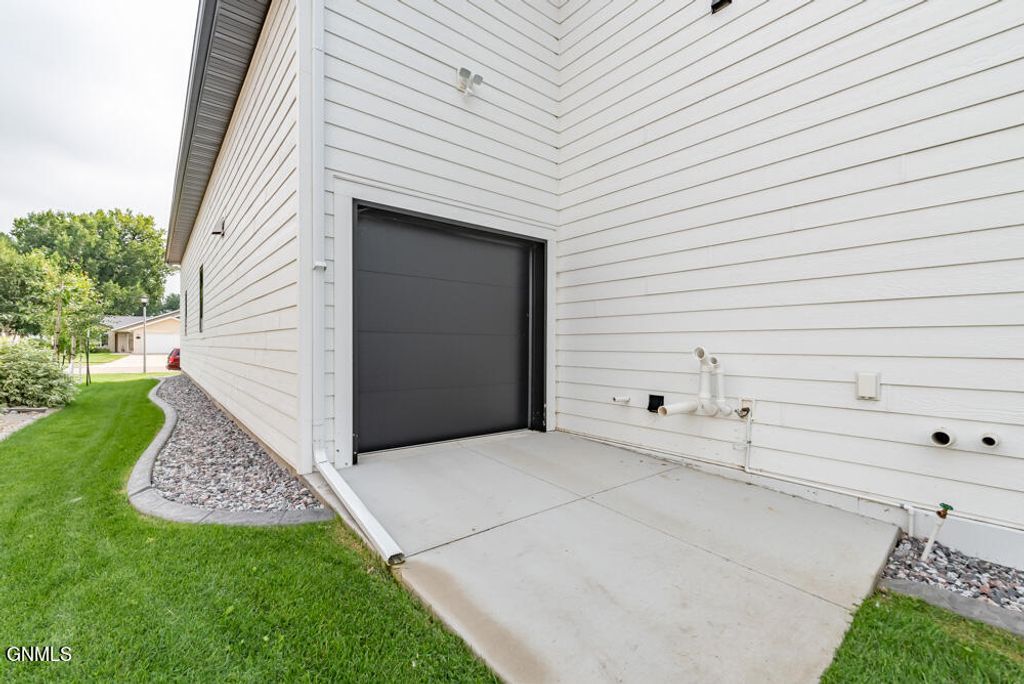 3305 Bay Shore Bend SE, Mandan, ND 58554 photo 59