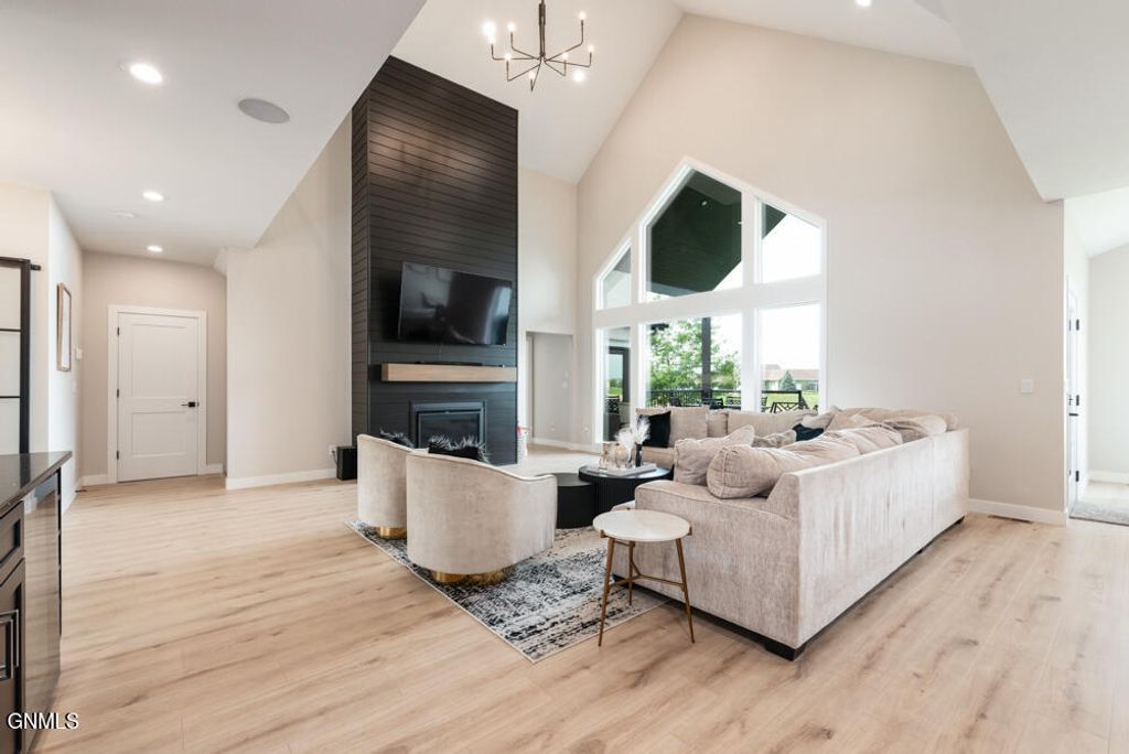 3305 Bay Shore Bend SE, Mandan, ND 58554 photo 6