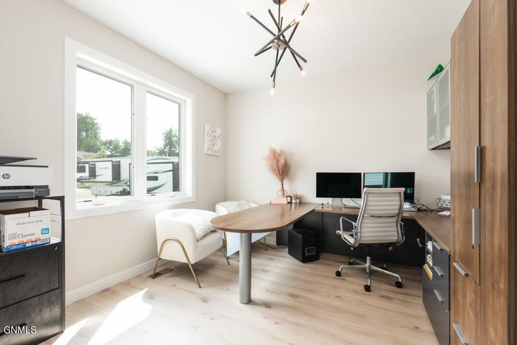 3305 Bay Shore Bend SE, Mandan, ND 58554 photo 8