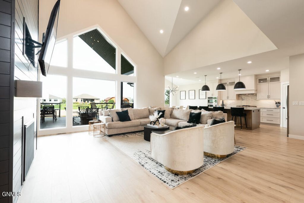 3305 Bay Shore Bend SE, Mandan, ND 58554 photo 9