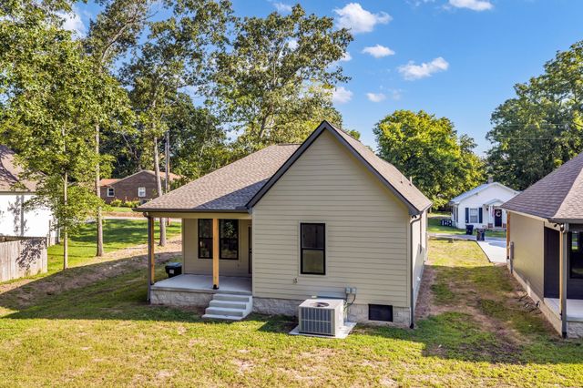 321 Jackson Street, White Bluff, TN 37187