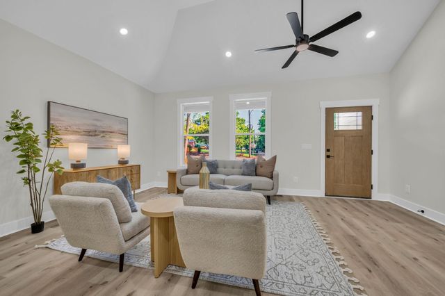 321 Jackson Street, White Bluff, TN 37187
