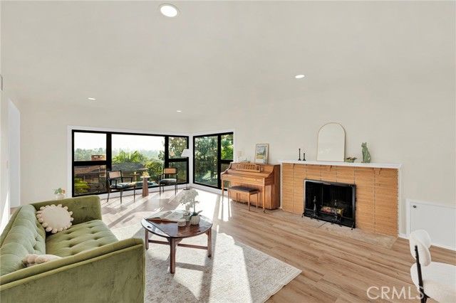 195 Anita Drive, Pasadena, CA 91105