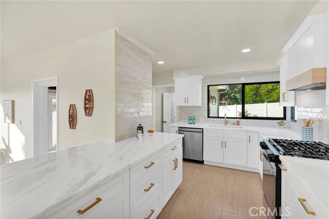 195 Anita Drive, Pasadena, CA 91105