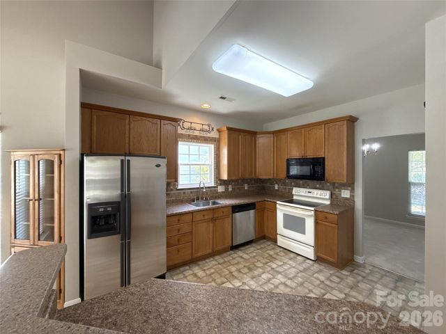 2140 Pineapple Court, Matthews, NC 28105