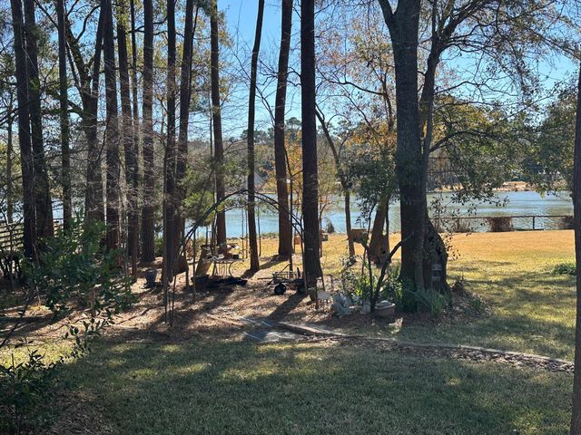 512 Navajo Street, Montgomery, TX 77316