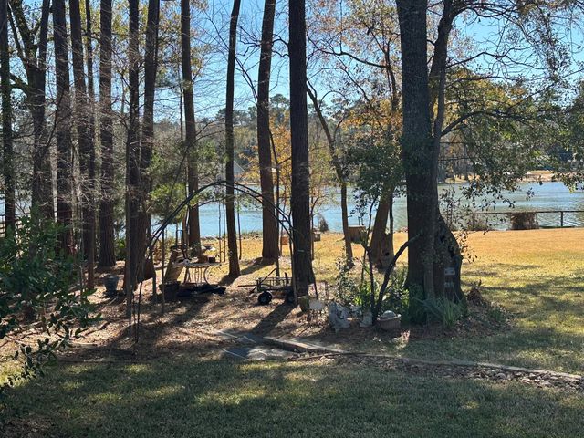 512 Navajo Street, Montgomery, TX 77316