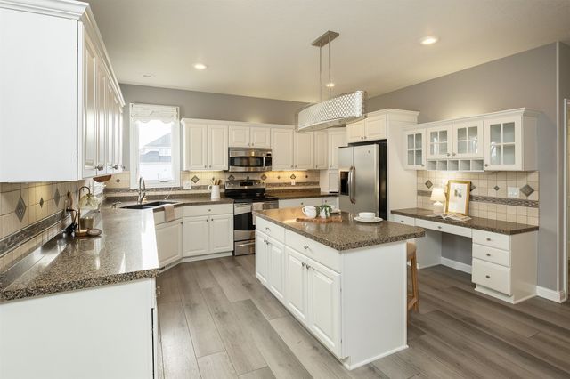 6511 NW 93rd Street, Johnston, IA 50131