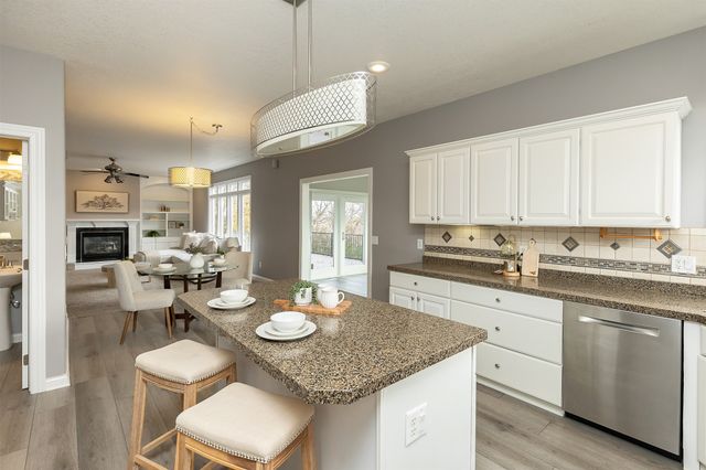 6511 NW 93rd Street, Johnston, IA 50131