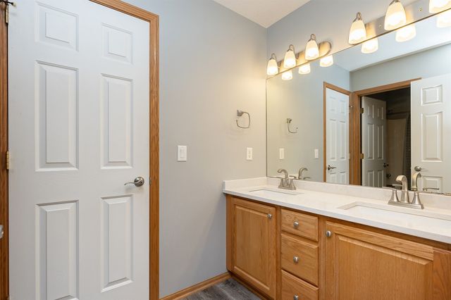 6511 NW 93rd Street, Johnston, IA 50131